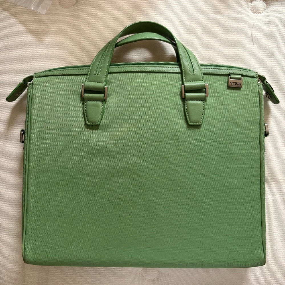 Tumi laptop bag with detachable shoulder strap